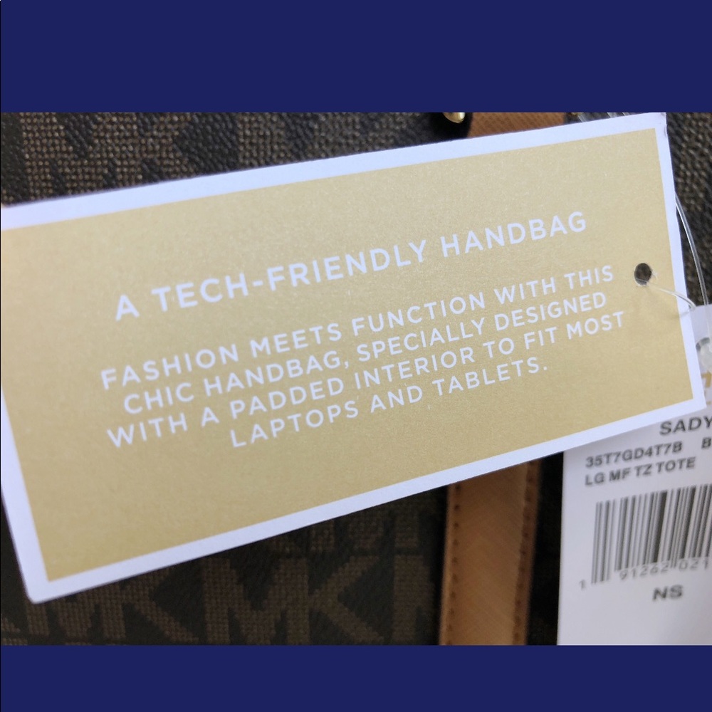 Michael Kors Large Laptop Bag - Picture 4 of 8